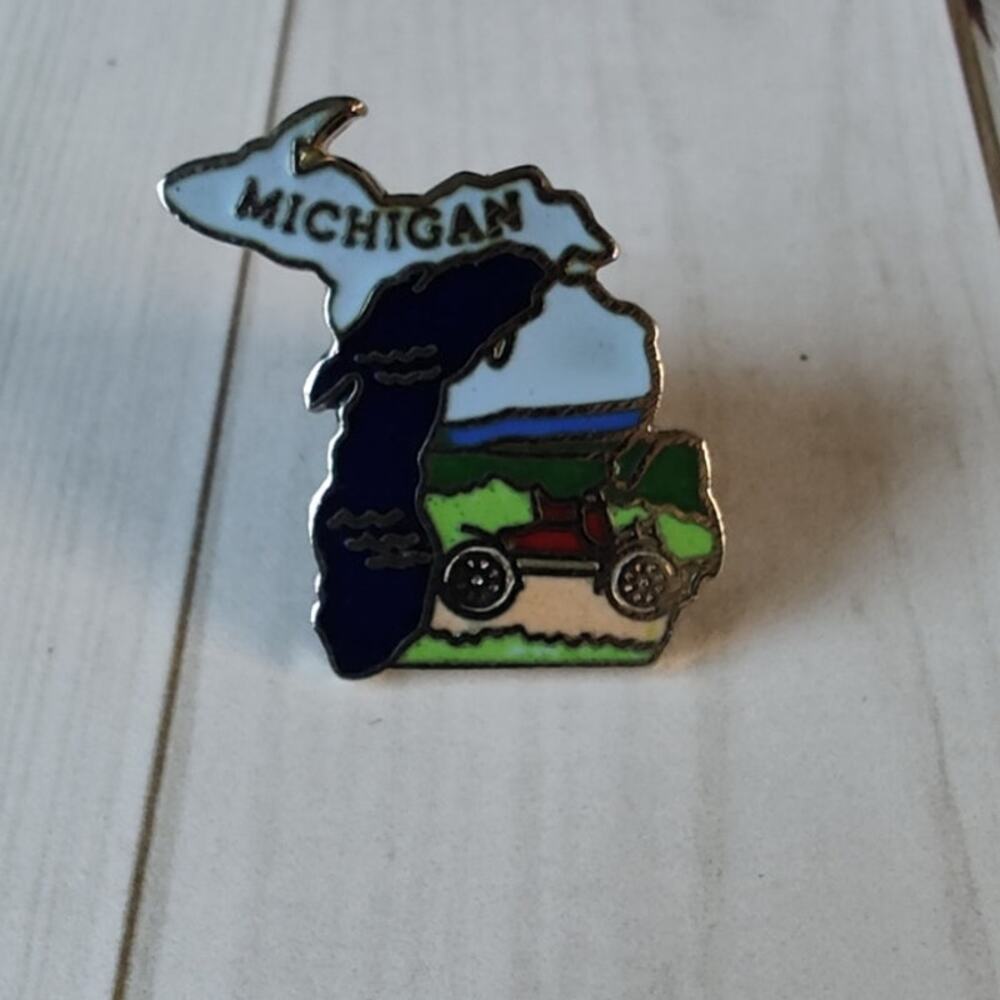 Michigan State Shaped Pin Souvenir Travel Hat Lapel Collectible